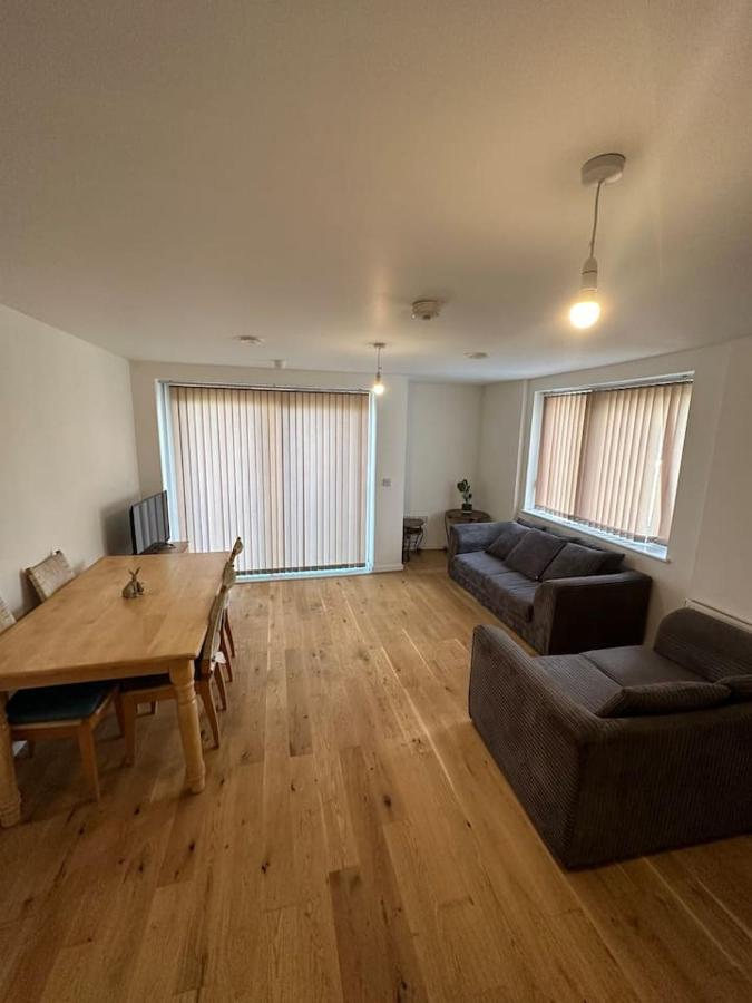 New Build 2 Bedroom With 2 Bath In Лондон Екстериор снимка
