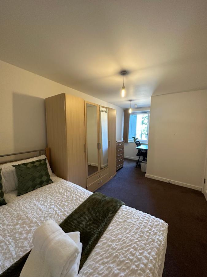 New Build 2 Bedroom With 2 Bath In Лондон Екстериор снимка