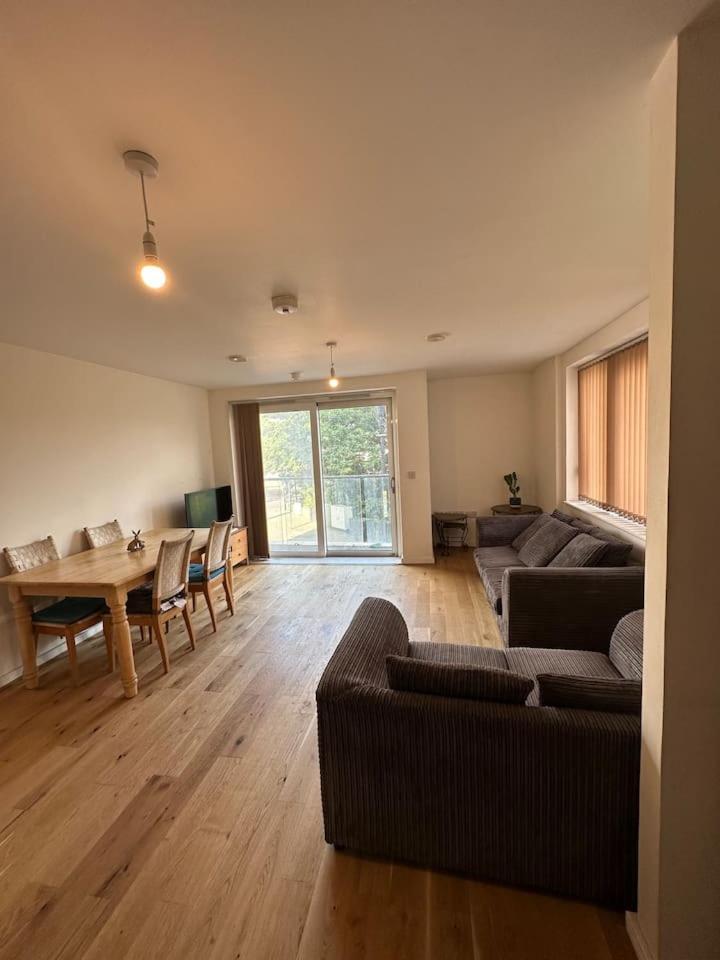 New Build 2 Bedroom With 2 Bath In Лондон Екстериор снимка