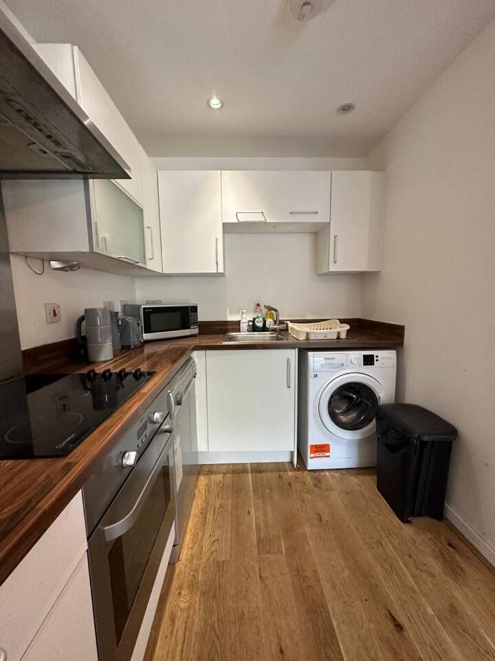 New Build 2 Bedroom With 2 Bath In Лондон Екстериор снимка