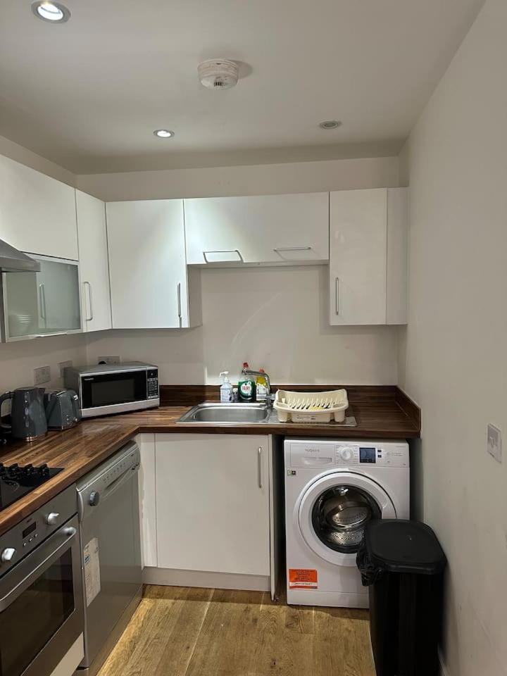 New Build 2 Bedroom With 2 Bath In Лондон Екстериор снимка