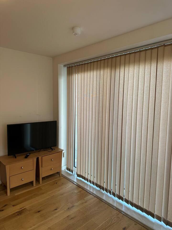 New Build 2 Bedroom With 2 Bath In Лондон Екстериор снимка