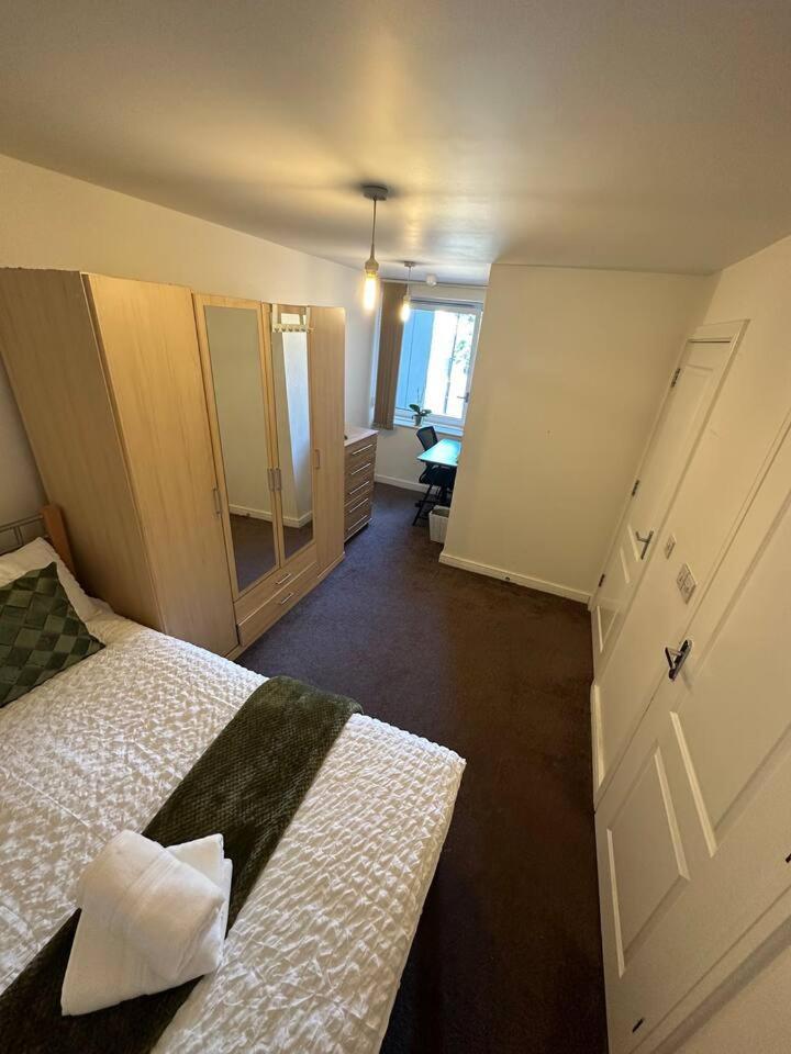 New Build 2 Bedroom With 2 Bath In Лондон Екстериор снимка