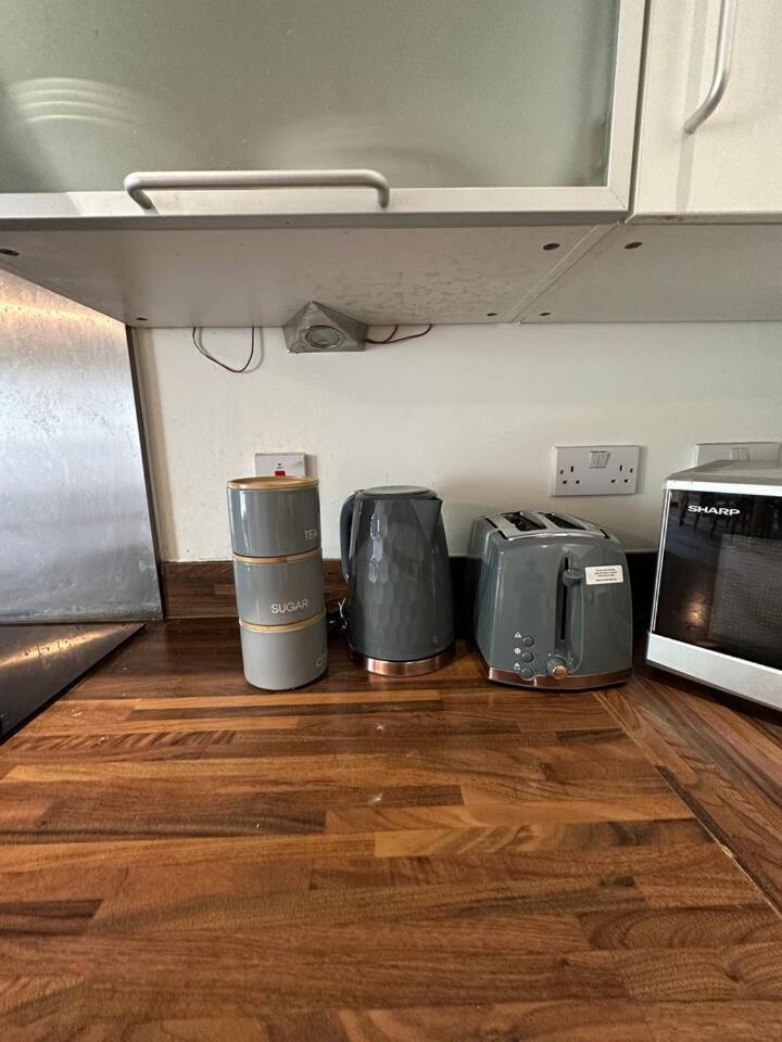 New Build 2 Bedroom With 2 Bath In Лондон Екстериор снимка