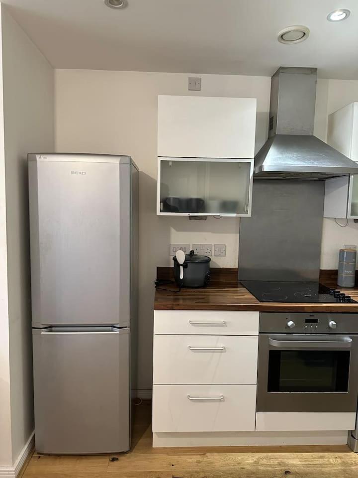 New Build 2 Bedroom With 2 Bath In Лондон Екстериор снимка