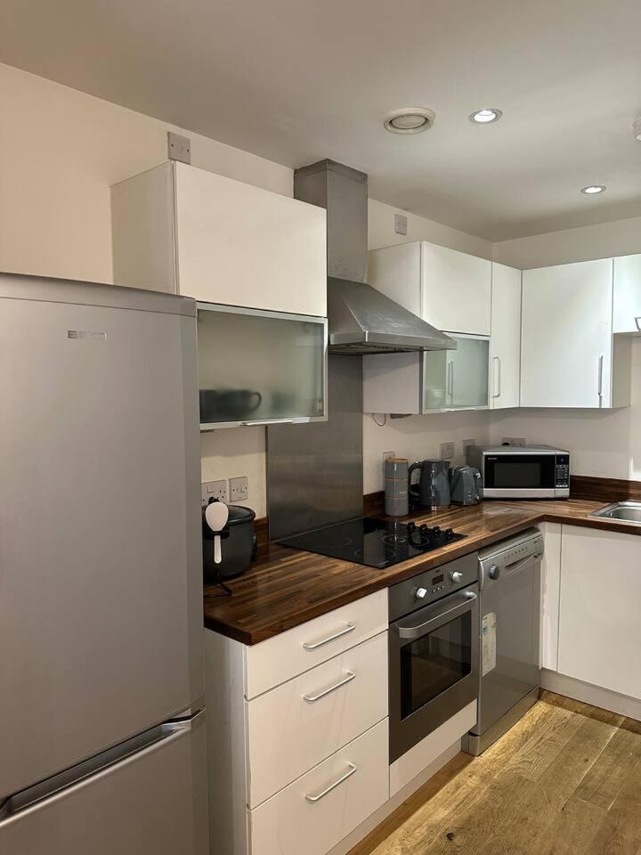 New Build 2 Bedroom With 2 Bath In Лондон Екстериор снимка