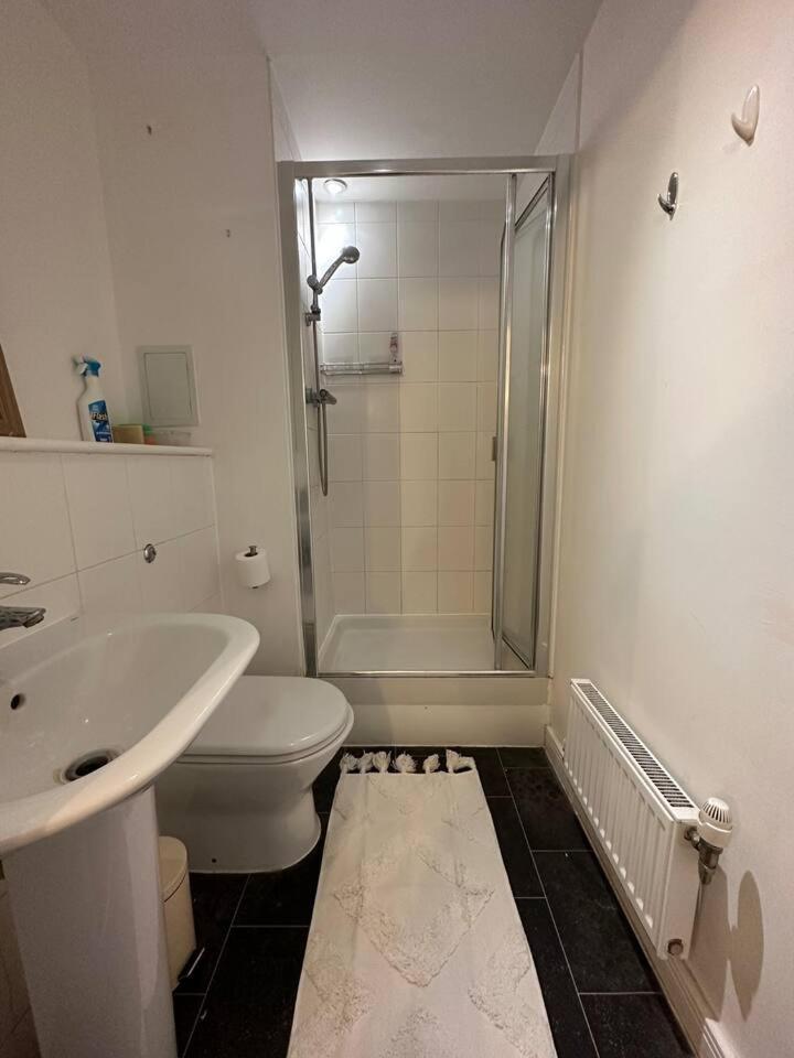 New Build 2 Bedroom With 2 Bath In Лондон Екстериор снимка
